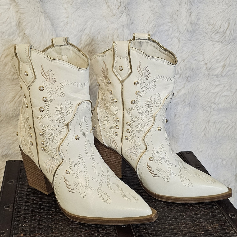MIA Cream Western Heeled Boots